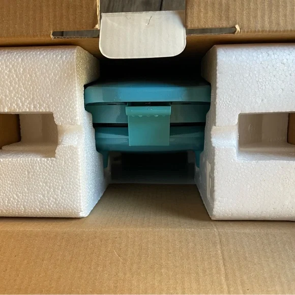 Cake Pop and Donut Hole Maker, Treat Maker, Easy Non Stick, Bella, Used in Box, - Picture 5 of 11